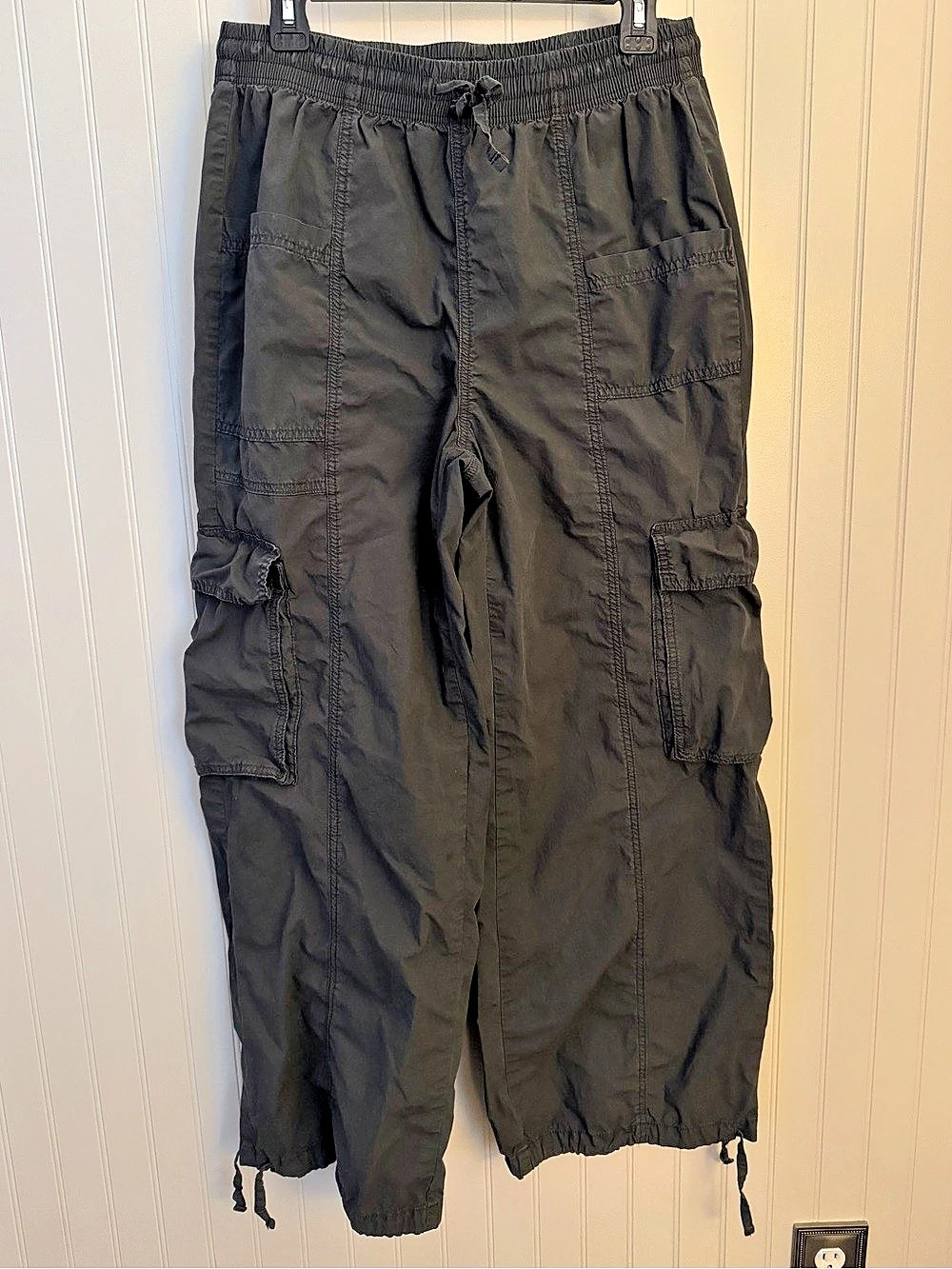 aerie Women's Cargo Joggers in gray - Size Medium